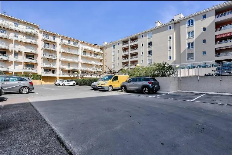 Apartment Appartement T3 Climatise Avec Piscine Et Plages A Pied Saint-Raphael  France