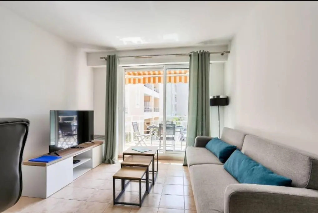 Appartement T3 Climatise Avec Piscine Et Plages A Pied Saint-Raphael  0*, Saint-Raphael (Var)