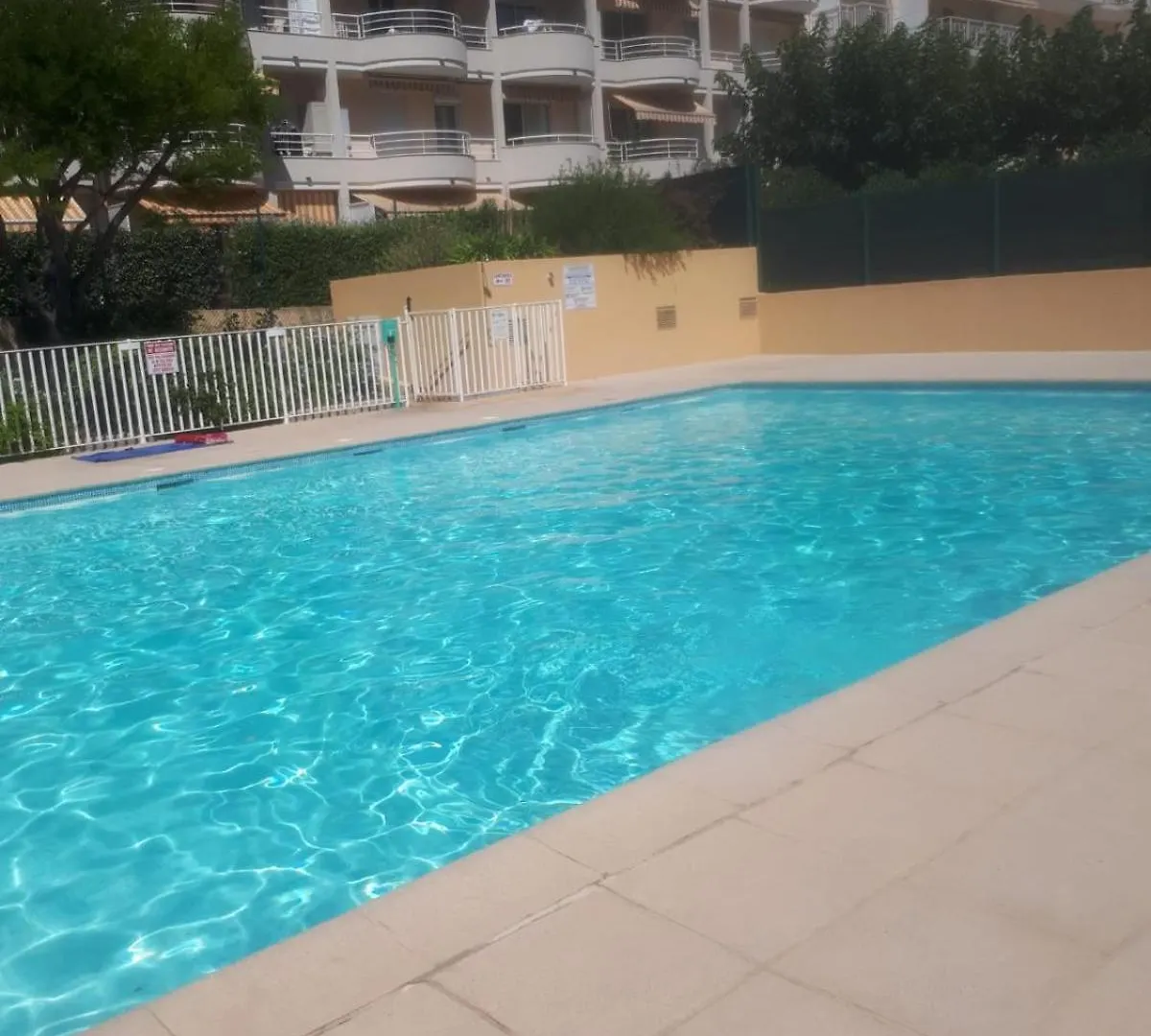 Apartment Appartement T3 Climatise Avec Piscine Et Plages A Pied Saint-Raphael  France